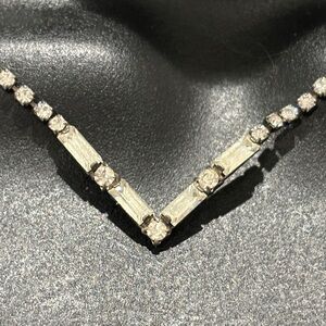 Vintage Single Strand Rhinestone V Shape Necklace w Baggets 16” Adjustable
